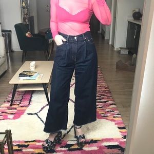 LEVI’S RIBCAGE PLEATED CROP JEANS